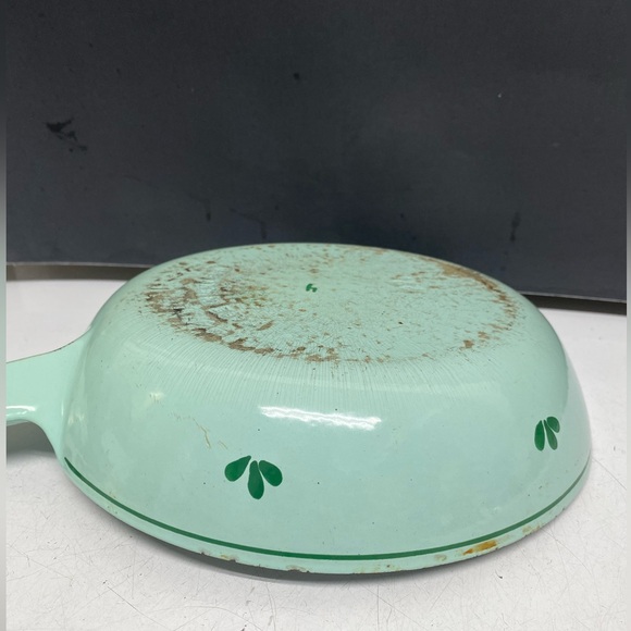 Dru Holland Seafoam Blue Enamel Cast Iron Pan - Picture 11 of 17